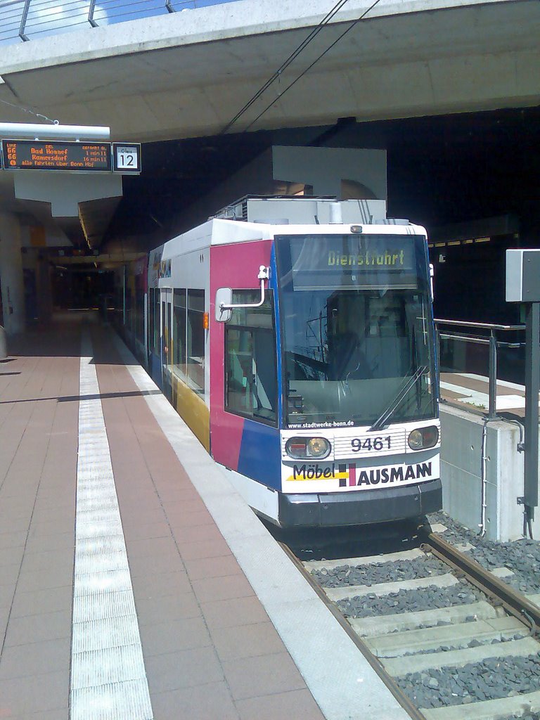 Strassenbahntriebwagen, der sich nach Siegburg verirrt hat by ©schw@bendude