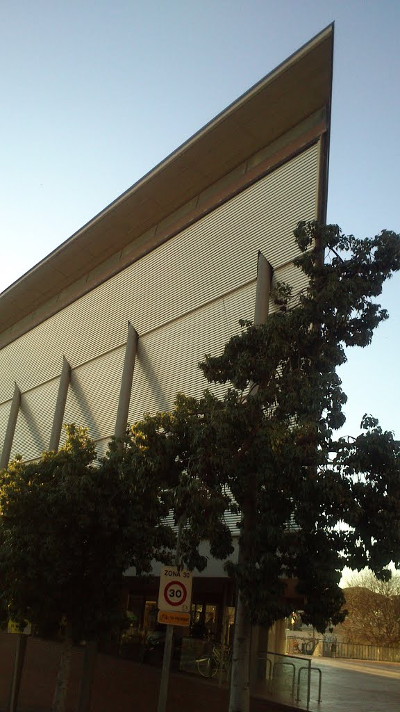 Sant Feliu de Llobregat. Biblioteca Montserrat Roig by M.Kreuz