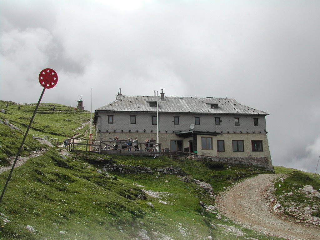 Ludwig-Walter-Haus, Villacher Alpe/Dobratsch by Gerd Grümmer