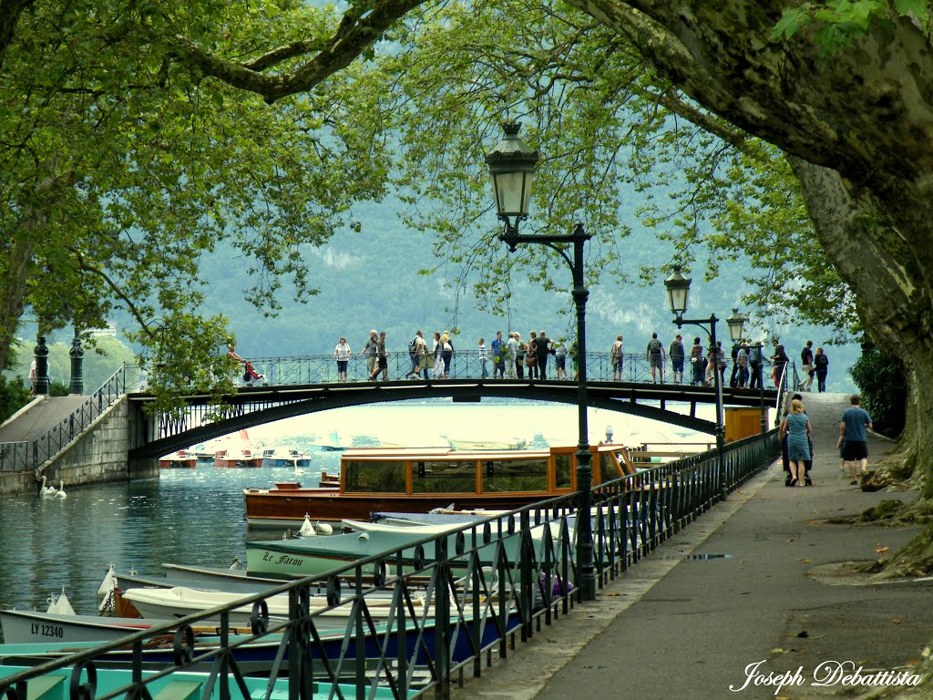 Pont des Amours - Annecy, France. by Joseph Debattista