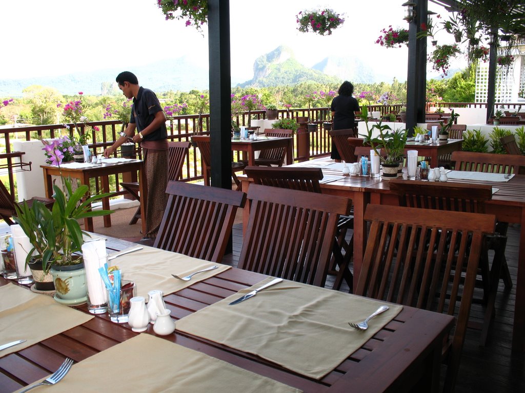 Royak Nakara, Ao Nang by Kanok Chantrasmi