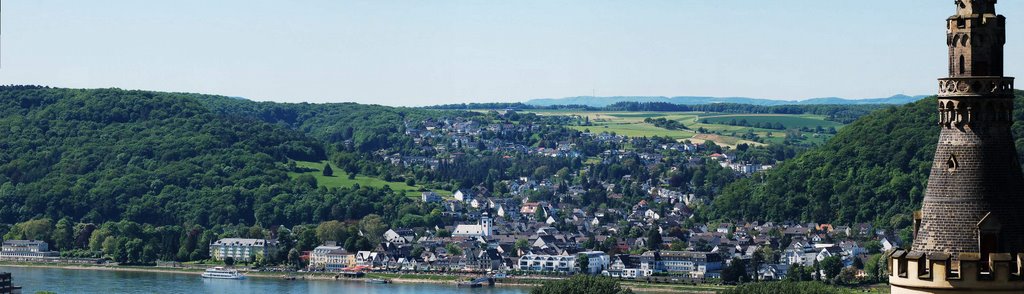 Oberbreisig und Burg Arenfels by Jie Wu