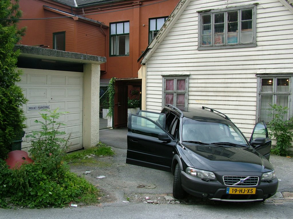 Jeugdherberg in Bergen (beter als het lijkt) by H.Warringa