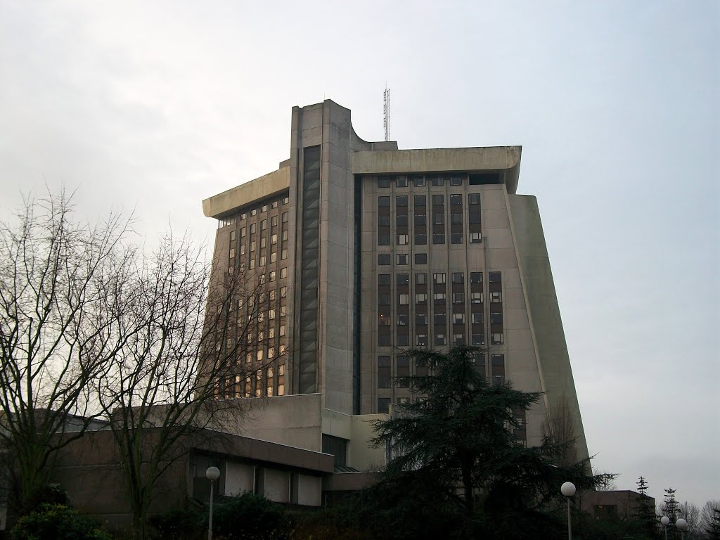 Palais de Justice de Creteil by Pogromca Gašnič