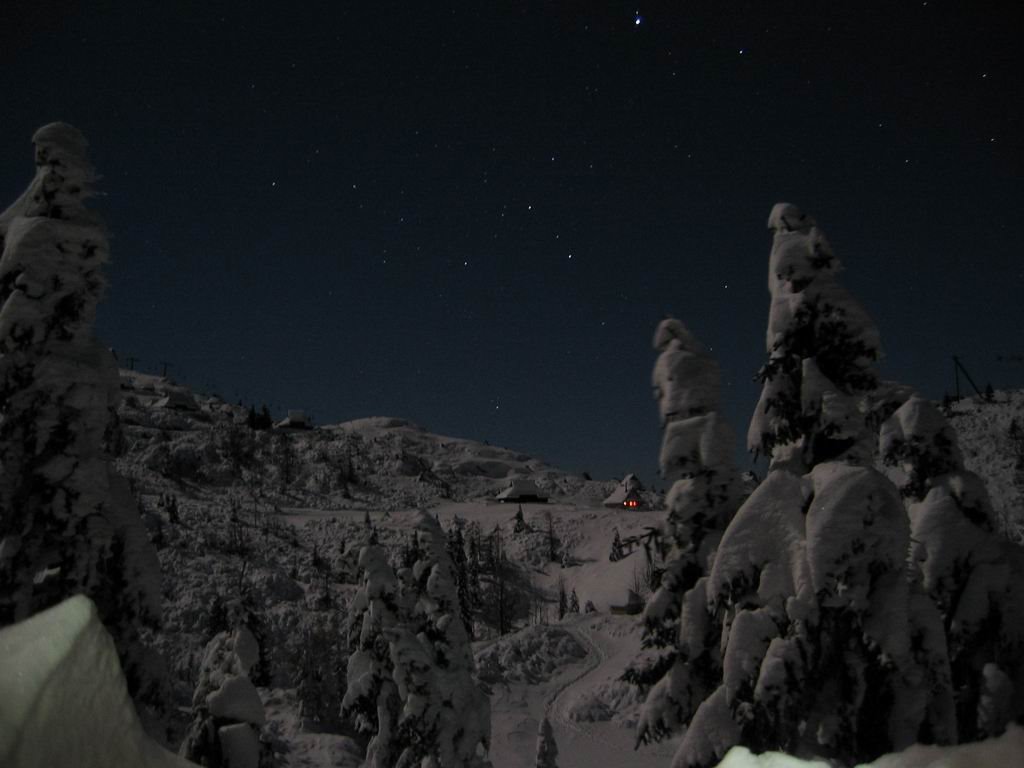 Night view on Velika planina by MihaV