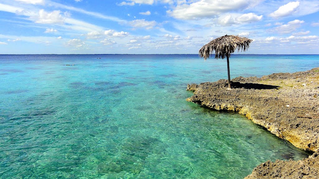 CUBA Bahía de Cochinos, Frente a la Cueva de los Peces by Talavan