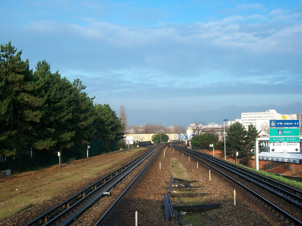 Voies du metro a Creteil by Pogromca Gašnič