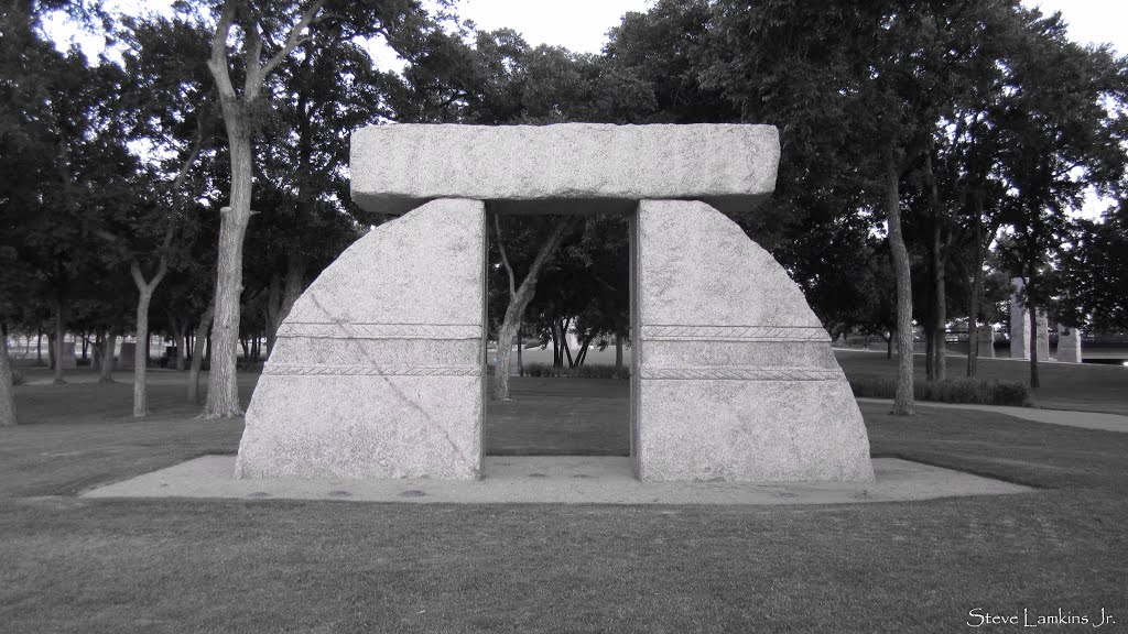 Sarsen Caer Sculpture at Richard Greene Linear Park, Arlington, Texas by Steve Lamkins Jr.