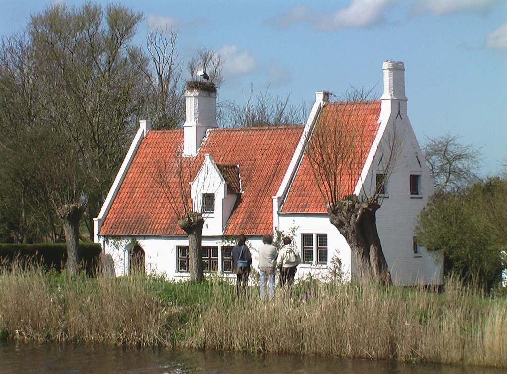 Huis met ooievaar (Damme, België) by Jan de Bloois