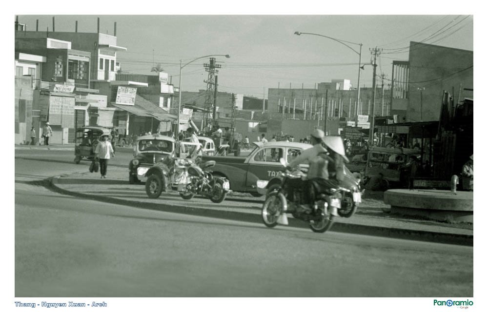 Ngã tư - Hàng Sanh - Crossroads (Ngày Xưa - Photo by R.Whitehurst) by Ngày Xửa Ngày Xưa