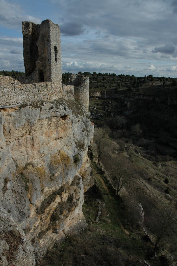 Castillo Calatañazor by Rubén Larrea