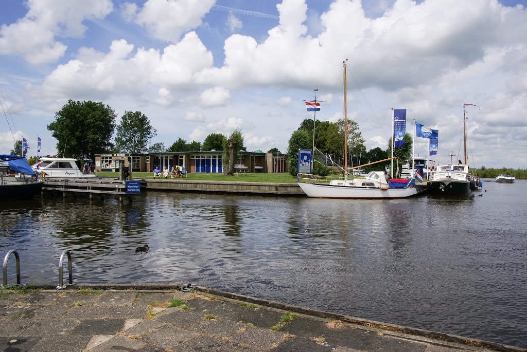 Jachthaven De Rakken, Woudsend, Friesland, Nederland. by Geert Giesen