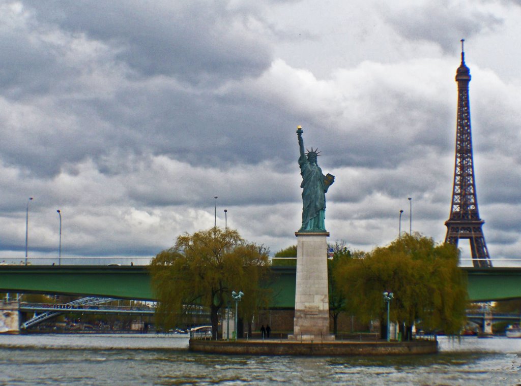 Mini statue of Liberty in Paris by Juliet Cullen