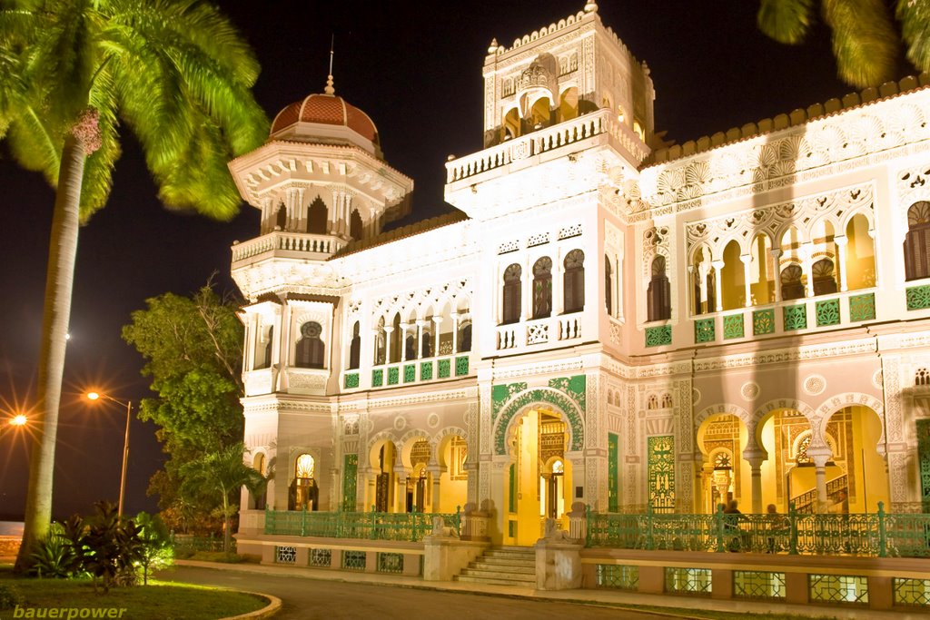 Palacio de Valle at night by bauerpower