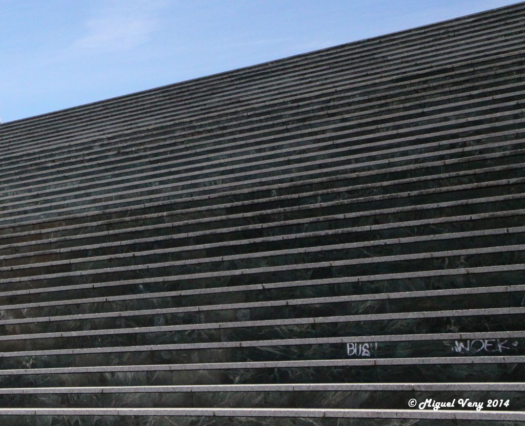 «Escaleras» Palacio de Exposiciones y Congresos - c/ Paseo del Violón - Granada - España by Miguel Veny