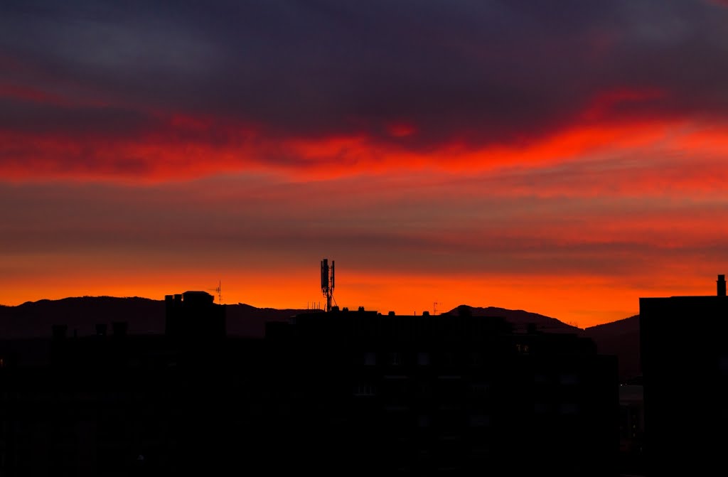 Amanece en Pamplona... (tres minutos después...) by JLuis San Agustín