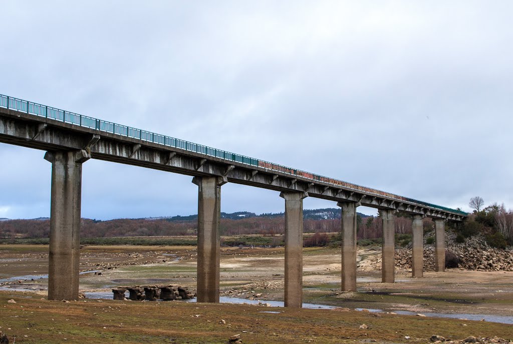 Ponte grande e ponte pequena - Tourém, Portugal by jjaaddgg