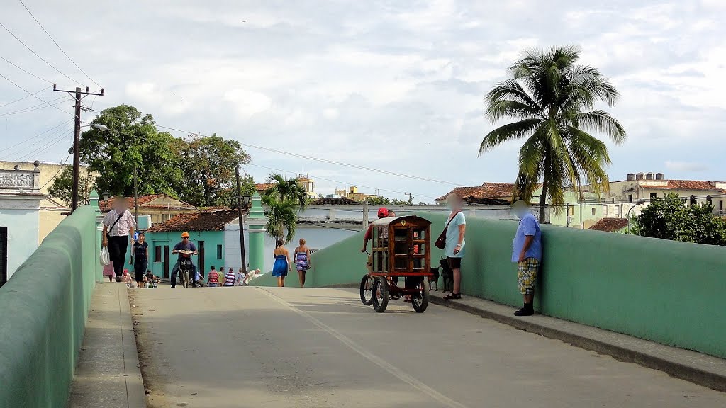 CUBA Puente sobre el Río Yáyabo, Sancti Spíritus by Talavan