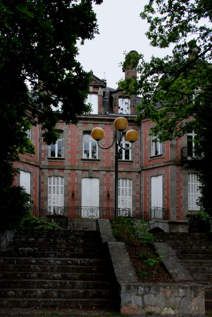 Panazol : la mairie (côté parc) by macrobert