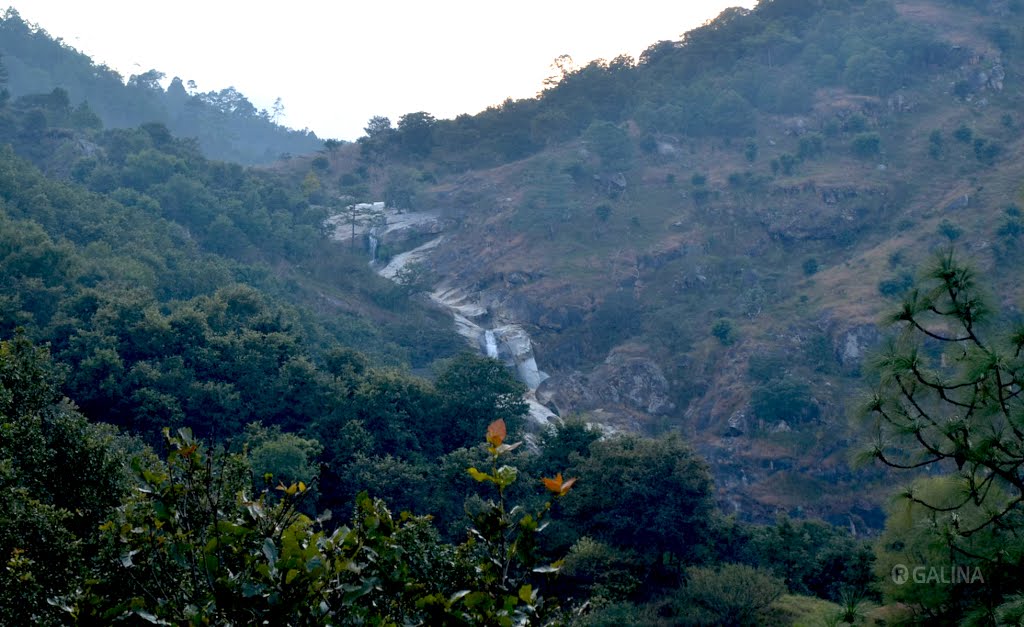 Falls near Yolotepec by Rafael Galina P