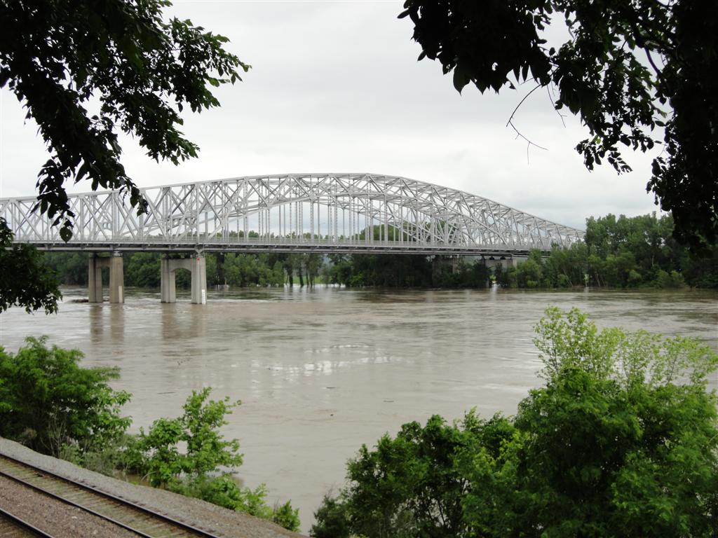 Missouri River flooding, boat ramp no where in site, US54/US63 bridges, Jefferson City, MO by marnox1