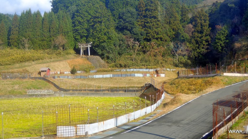 式内石部神社（山陰本線こうのとり車窓からの景色） by mandegan