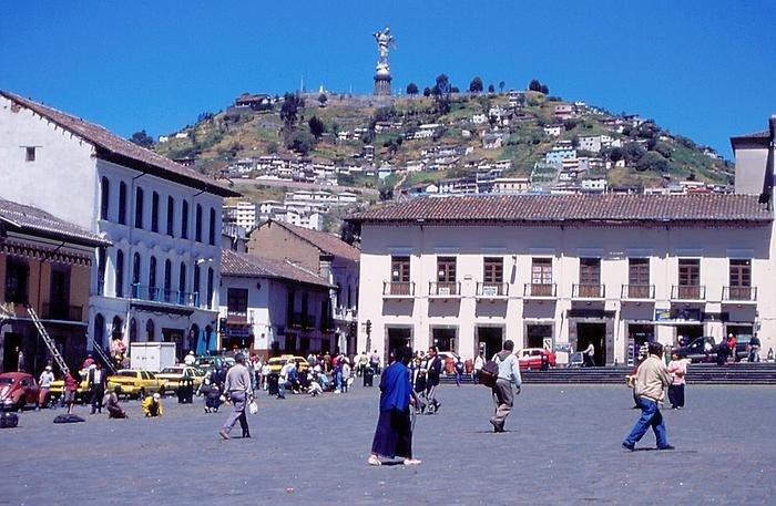 Towards el Panecillo by MatevzH