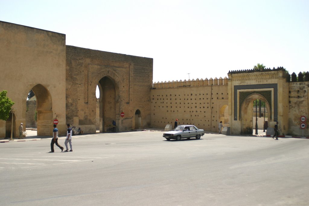 Carrefour devant la porte Bab Boujloud [Fès, Maroc] by mc-duff