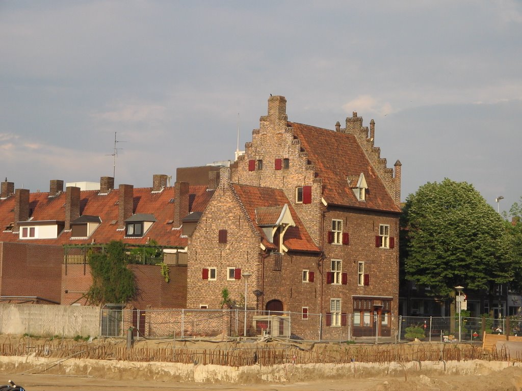 ROMERHUIS anno 1521 nu nog te zien by jac hendrix