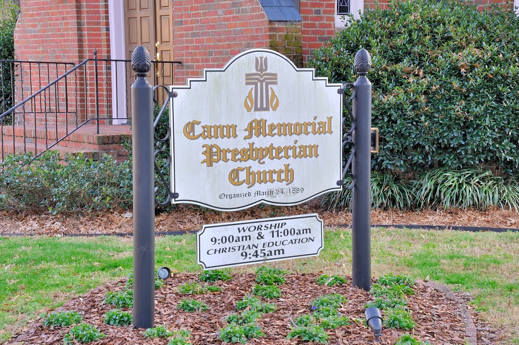 NORTH CAROLINA: ELIZABETH CITY: Cann Memorial Presbyterian Church, 311 West Main Street road sign by Douglas W. Reynolds, Jr.