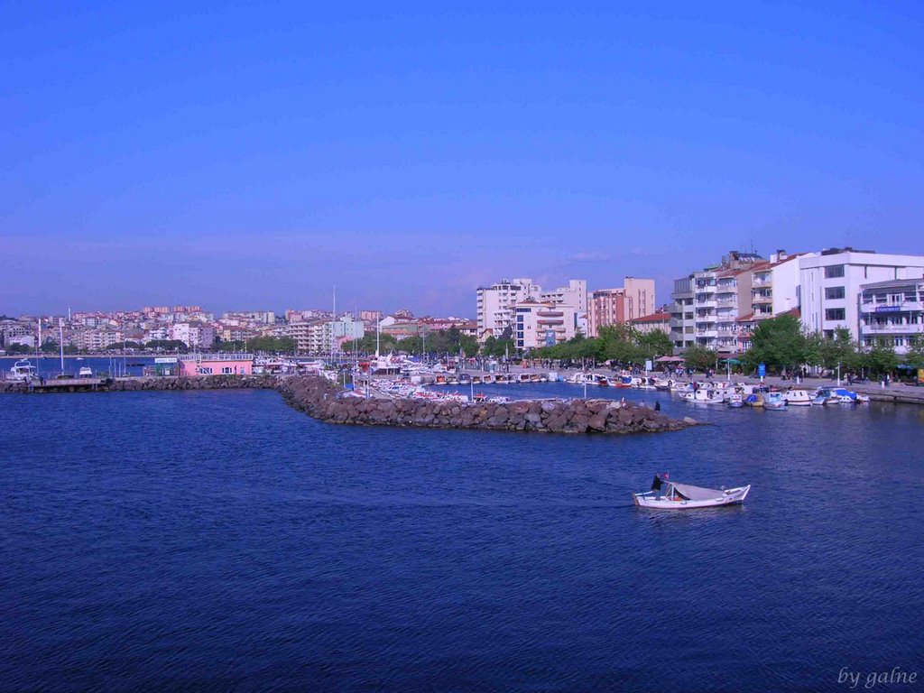 View of port@canakkale by galne