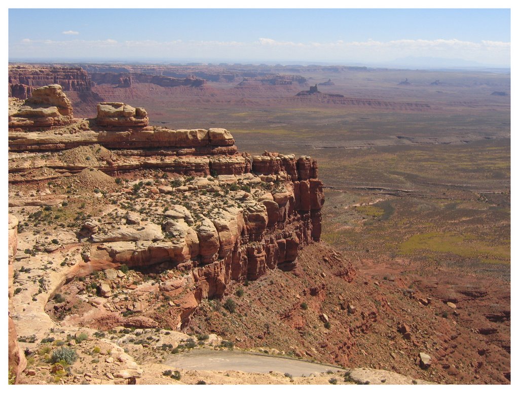 Moki dugway in utah by Andrzej Semeniuk