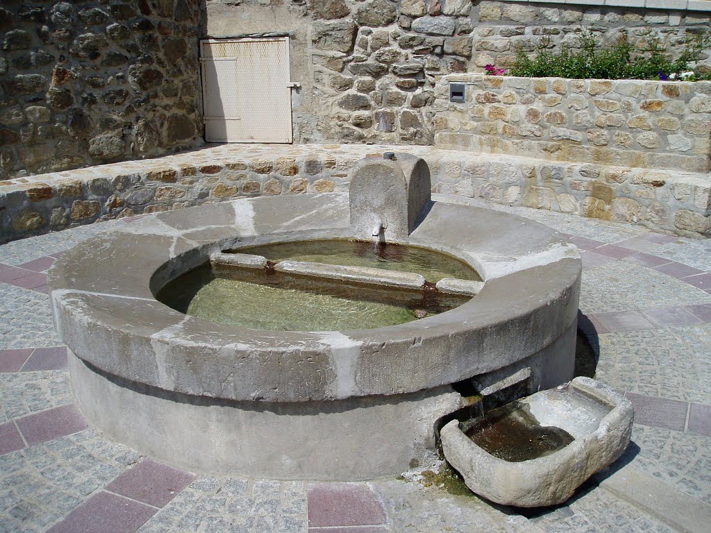 St Laurent les Bains en Ardèche by L'Etoile