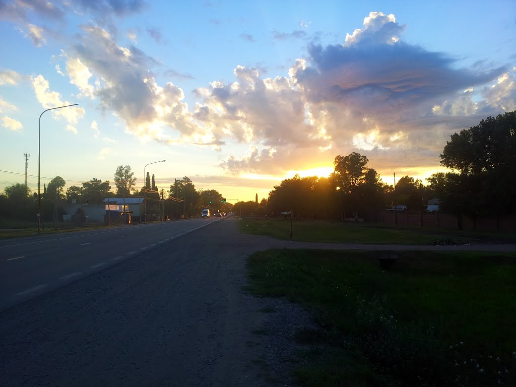 Amanece en la ruta by GastónLG