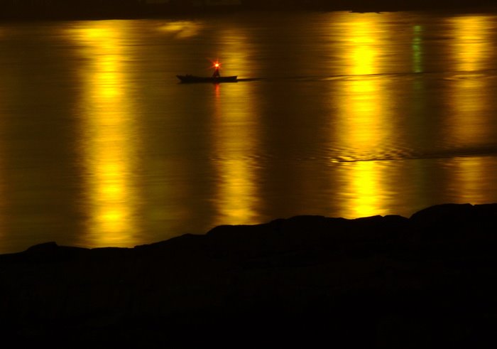 Night vew of YANGZI river by somaliayaswan