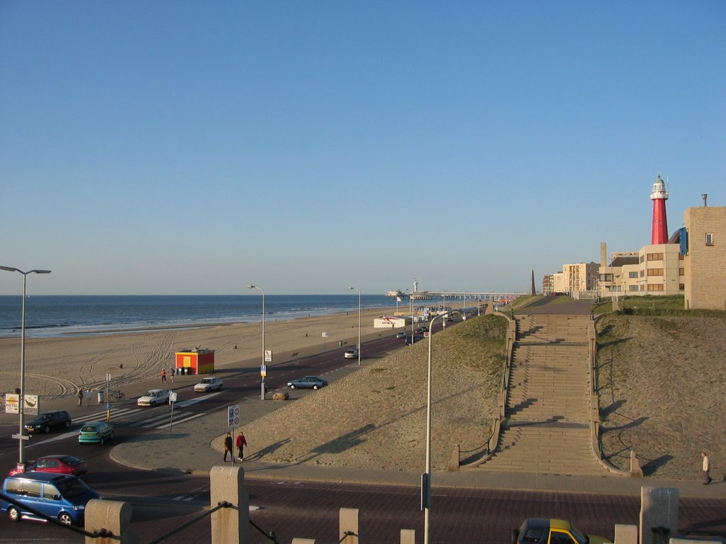 Strand von Den Haag by Lars K.