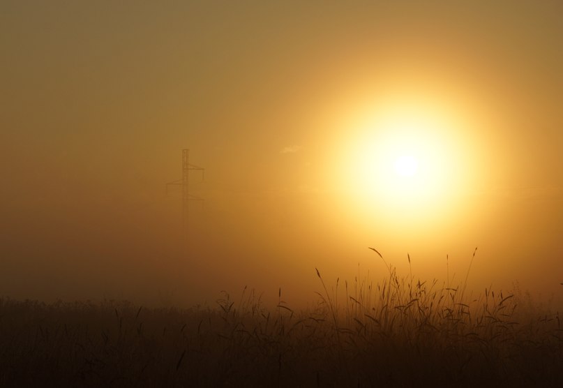 Sunrise on Industrialniy st. / Рассвет на Индустриальном by Petr Kosyh