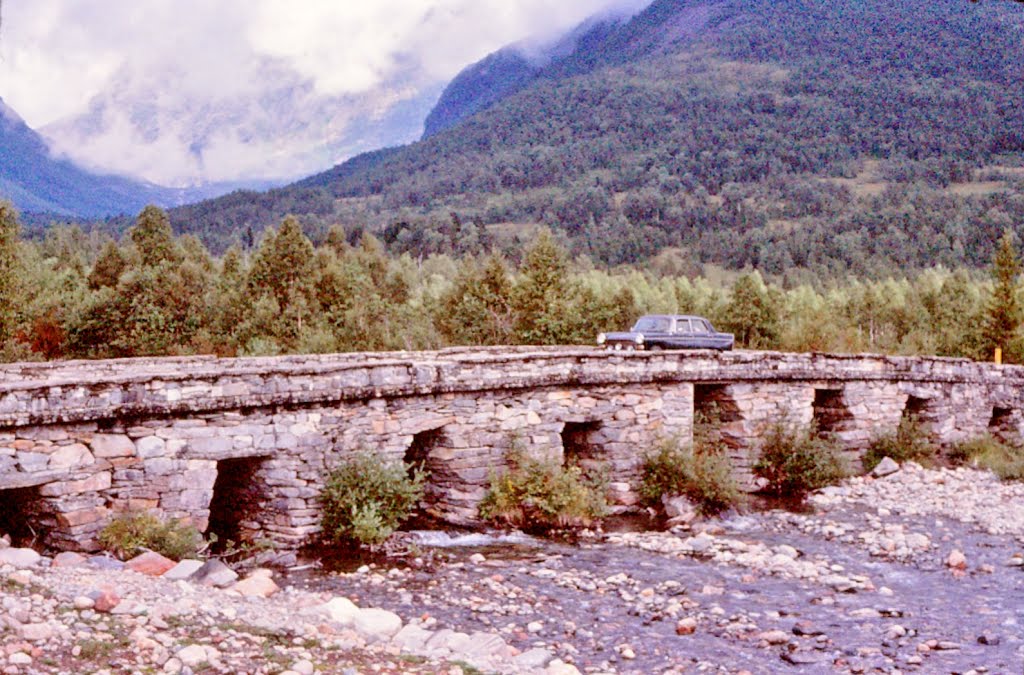 Gml. steinbru i Hornindal by H.Jelstad