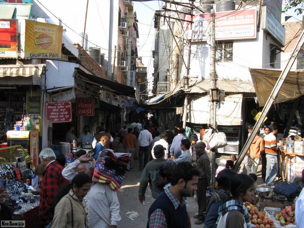 Pahar Ganj, New Delhi, India by Kfir Shimoni