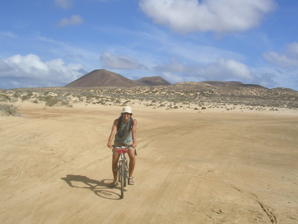 In bici sulla sabbia sulla Isla Graciosa by cello974