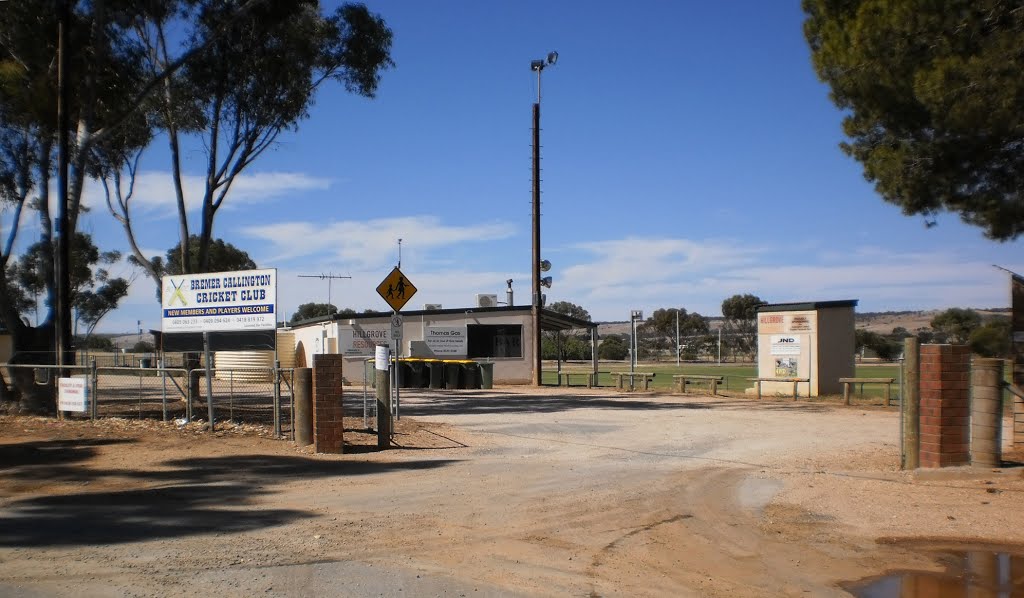 Entrance to oval, showing clubrooms by Phaedrus Fleurieu