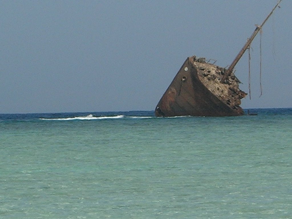 Recked Israeli Freiter off the coast at Nabq by JoeFidds