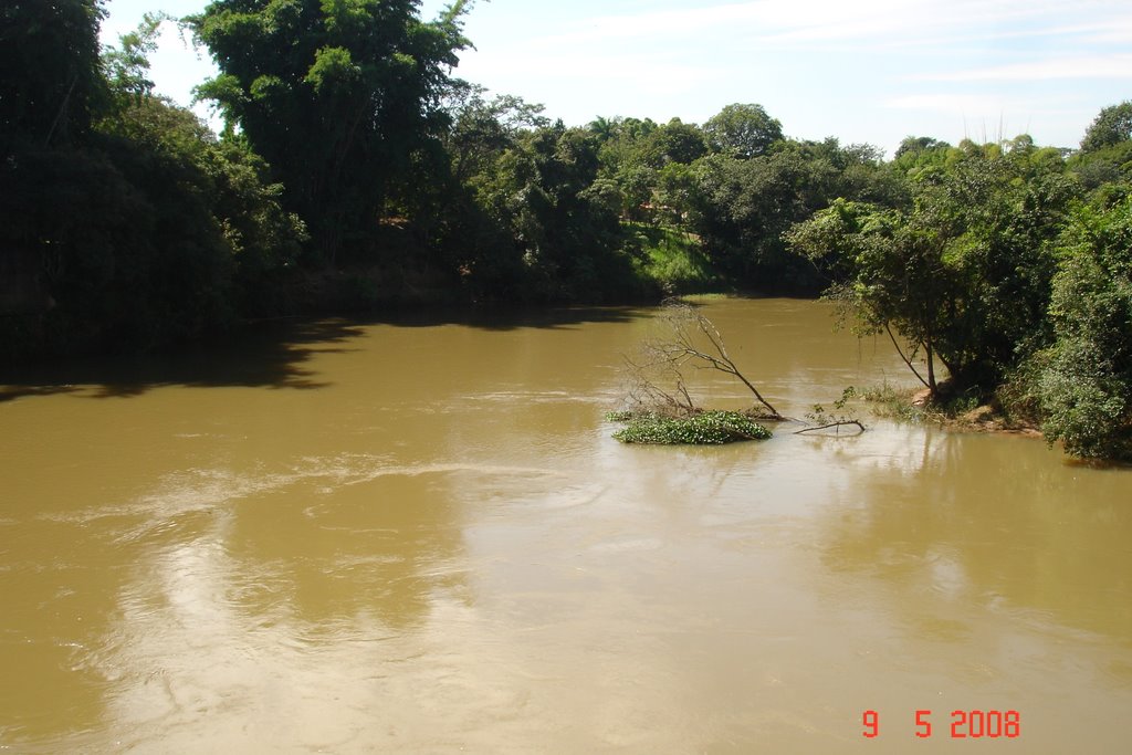 Vista a montante do Rio Pardo sobre ponte na estrada vicinal Mococa-Tambaú by Ricardo D. Mathias