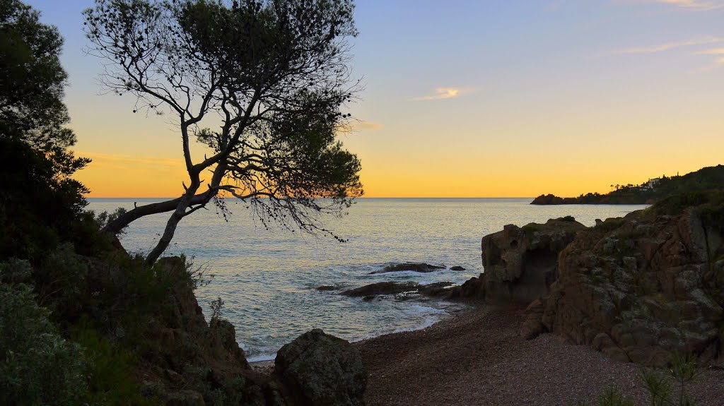 Sonnenuntergang bei Le Trayas by Georg Schreiner