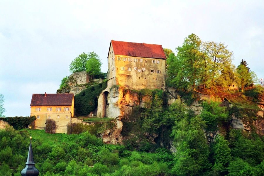 Burg in Pottenstein by Plumperquatsch