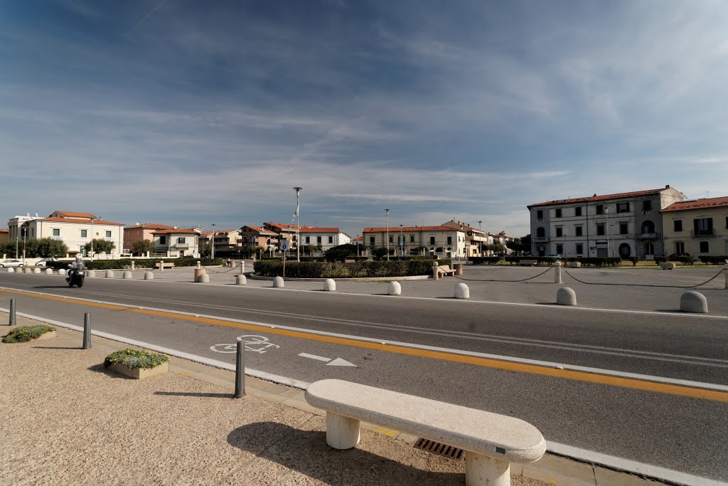 Marina di Pisa - Piazza Sardegna - View NE by txllxt