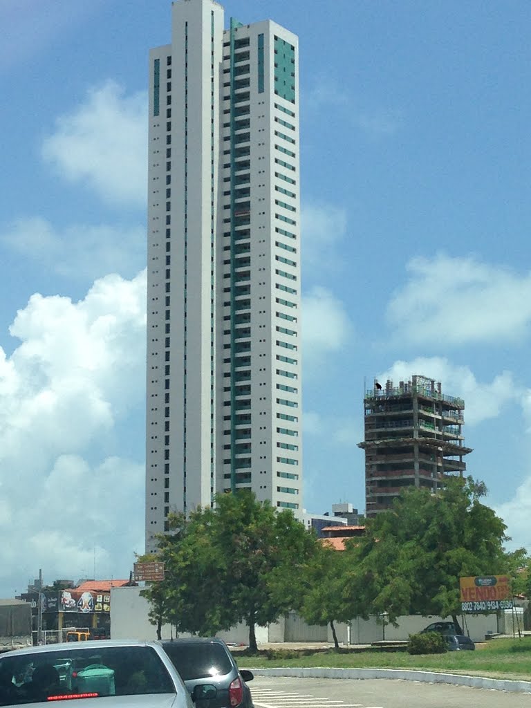 Prédio alto no bairro de Pedro Gondim, João Pessoa - PB, Brasil by Dedé de Zé Luca