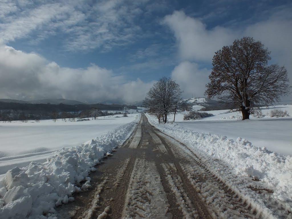 ''Karlı bir köy yolu'' by Ahmet1025