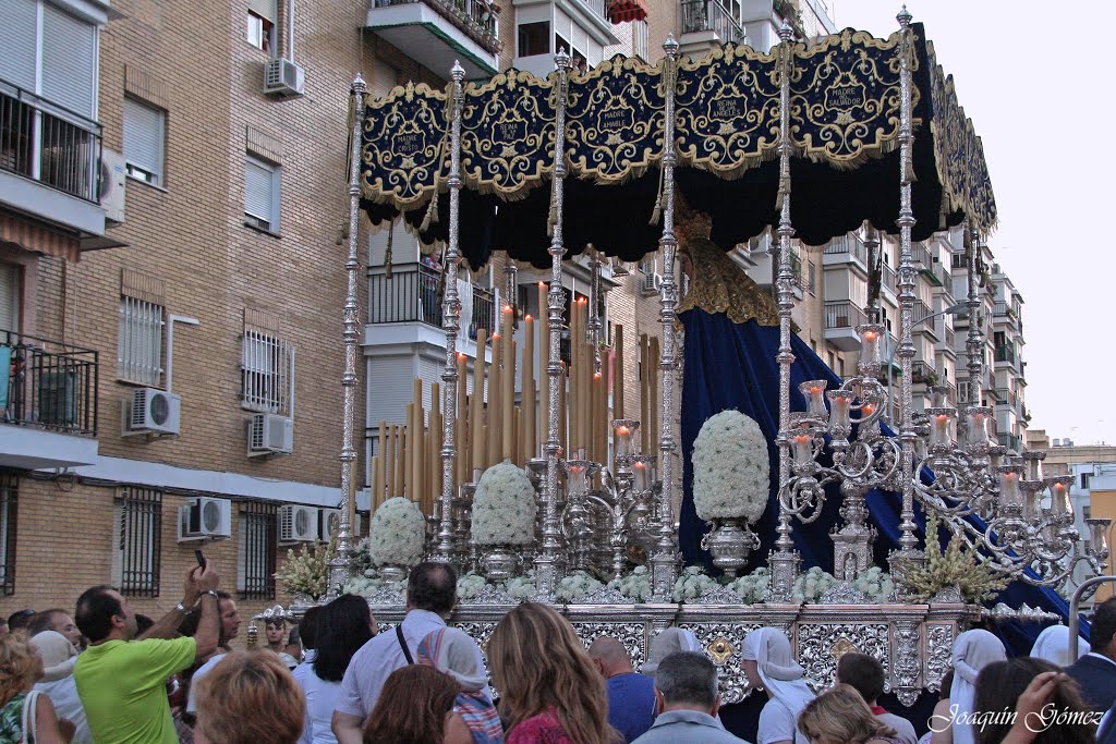 Rosario de San José Obrero. 1ª salida bajo palio. En la esquina de las calles Tartessos y Argantonio. by Joaquín Gómez