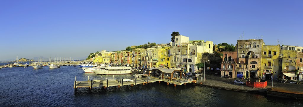 Το λιμάνι στην Procida, Der Hafen am Procida, The port on Procida by (( Nelly ))